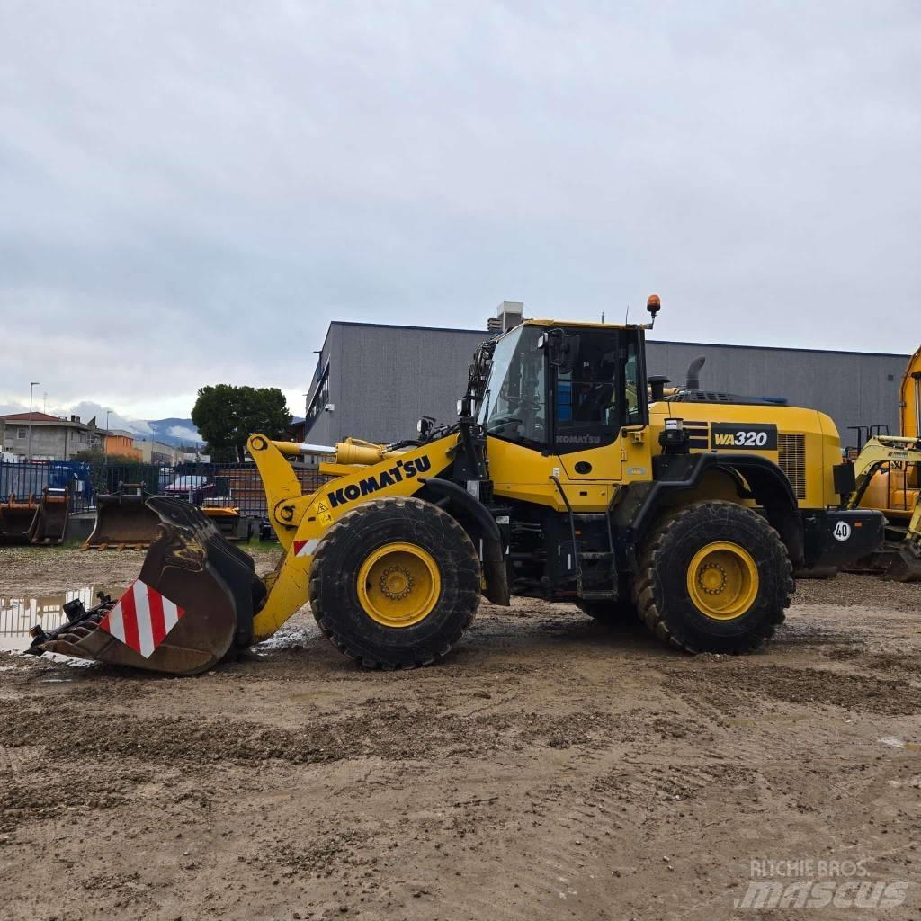 Komatsu WA320-8 Incarcator pe pneuri