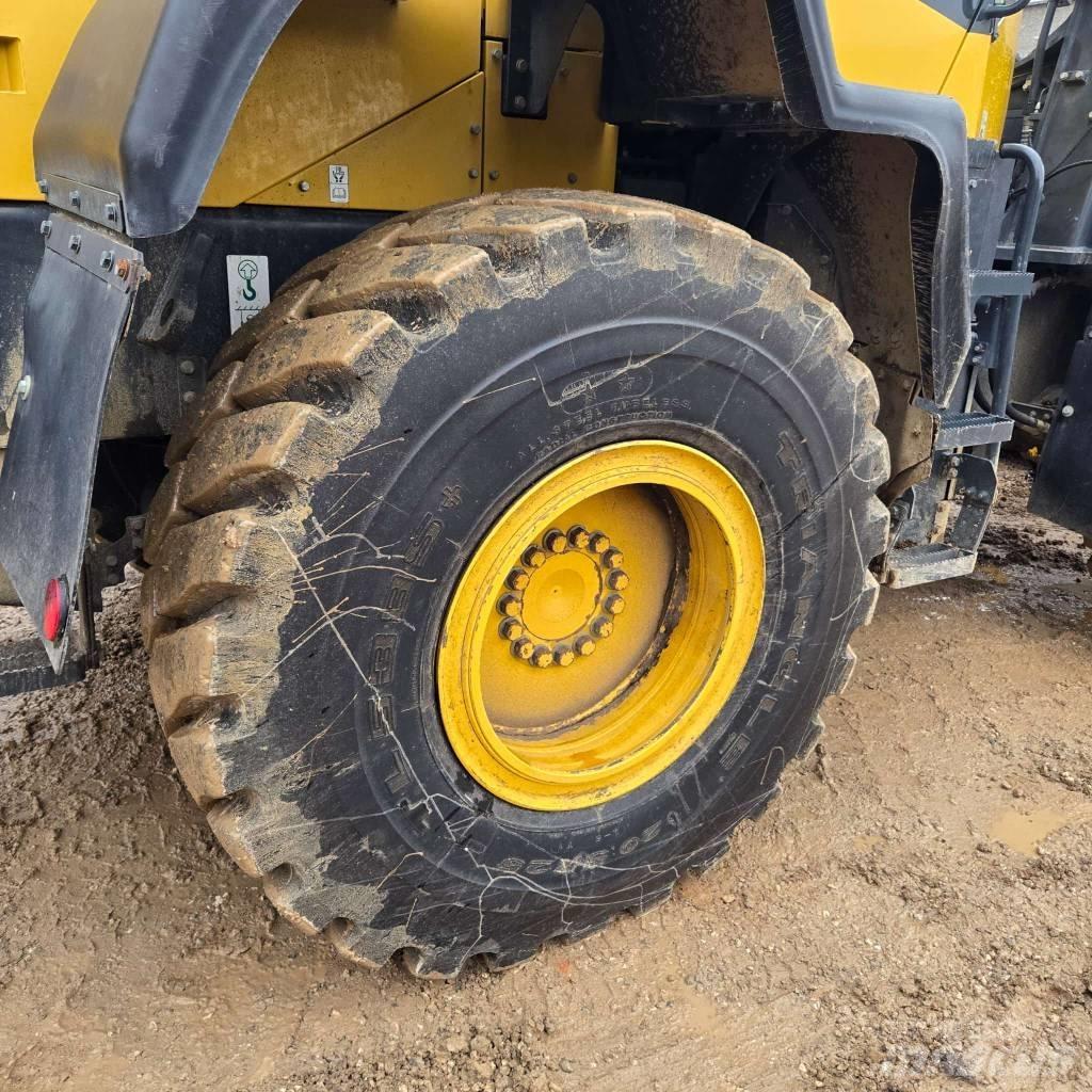 Komatsu WA320-8 Incarcator pe pneuri