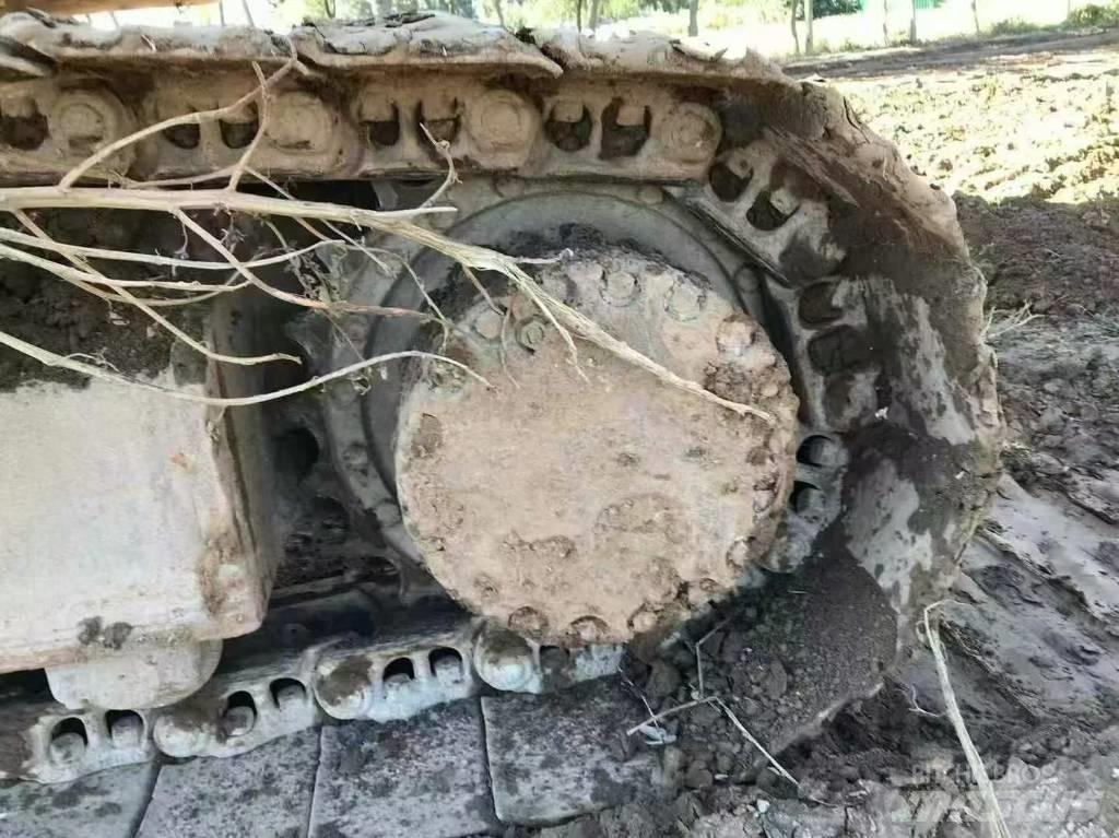 Komatsu PC 210 Excavatoare pe șenile
