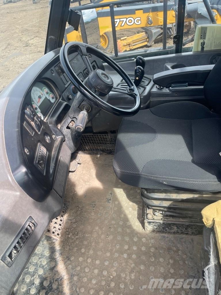 CAT 725 Transportoare articulate