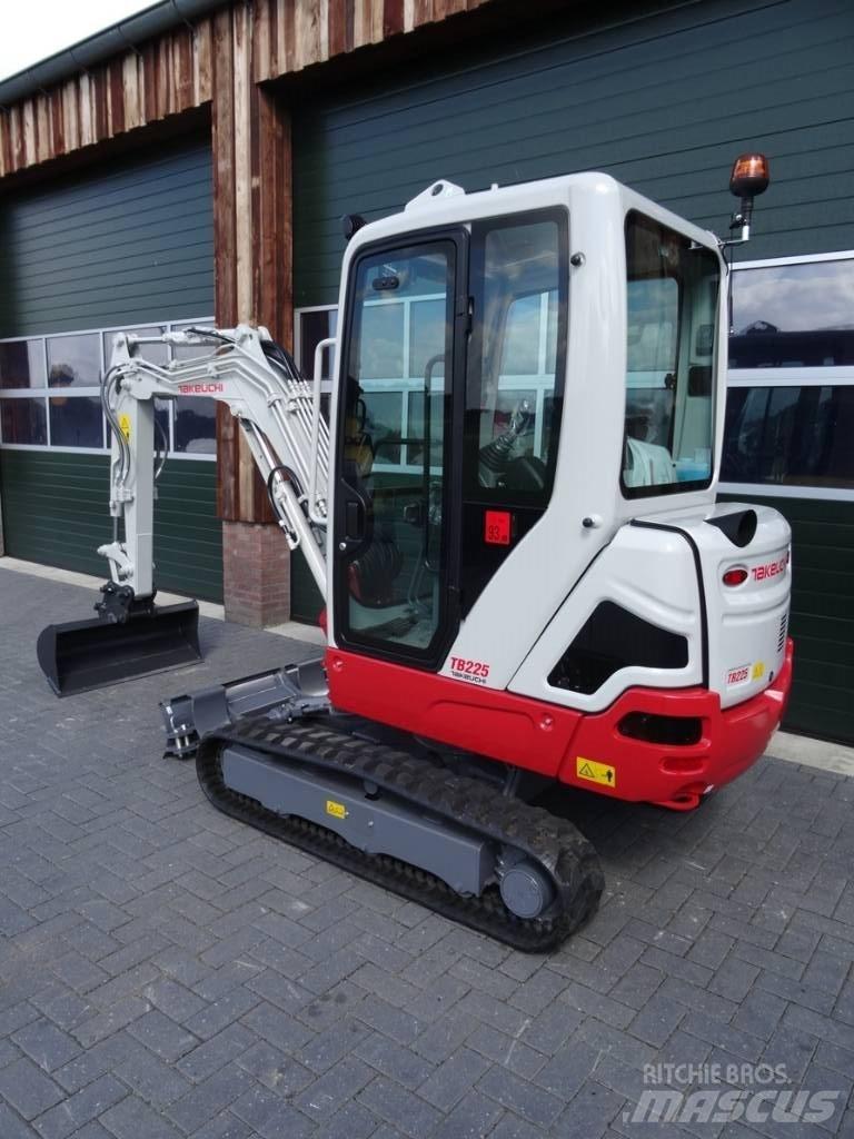 Takeuchi TB 225 Mini excavatoare < 7t