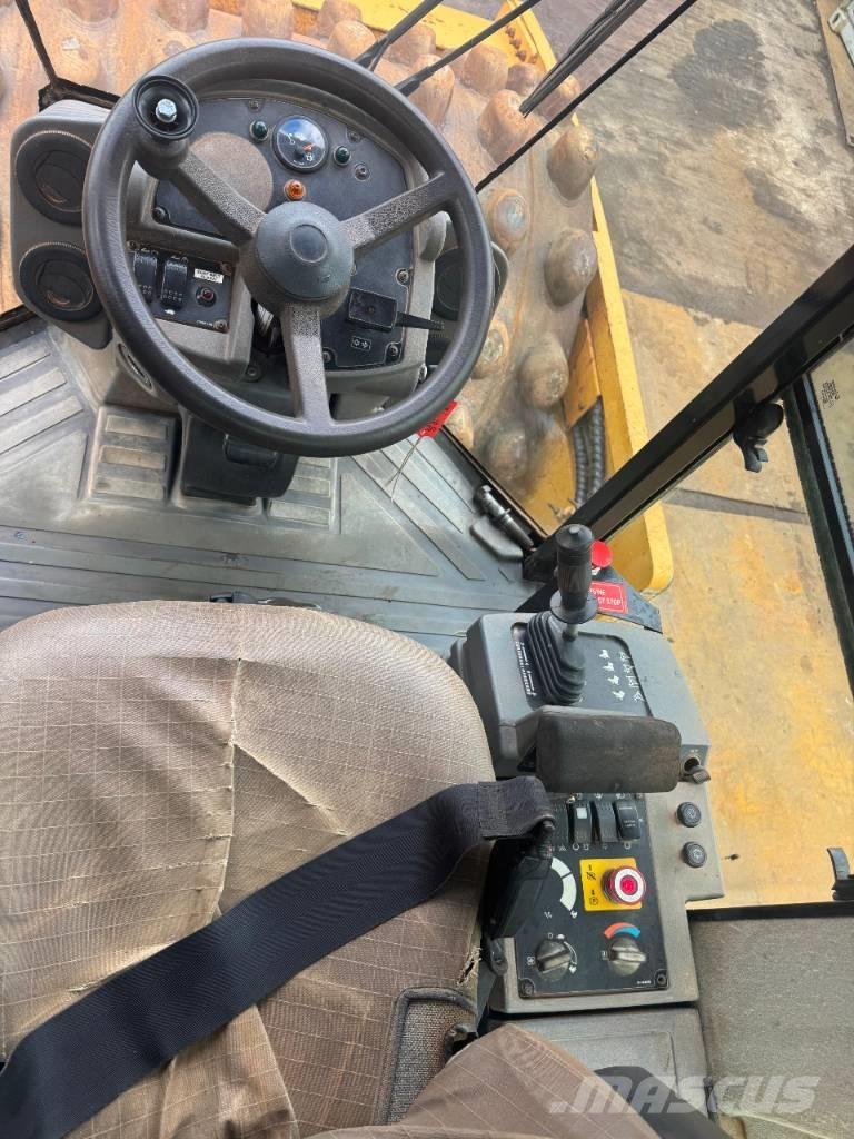 CAT CP 76 Compactoare monocilindrice