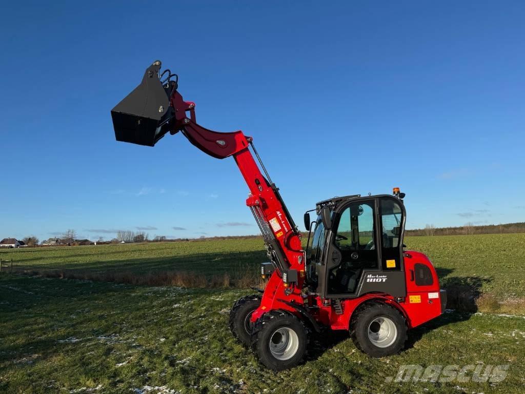  Max Loader 810 T Mini incarcatoare