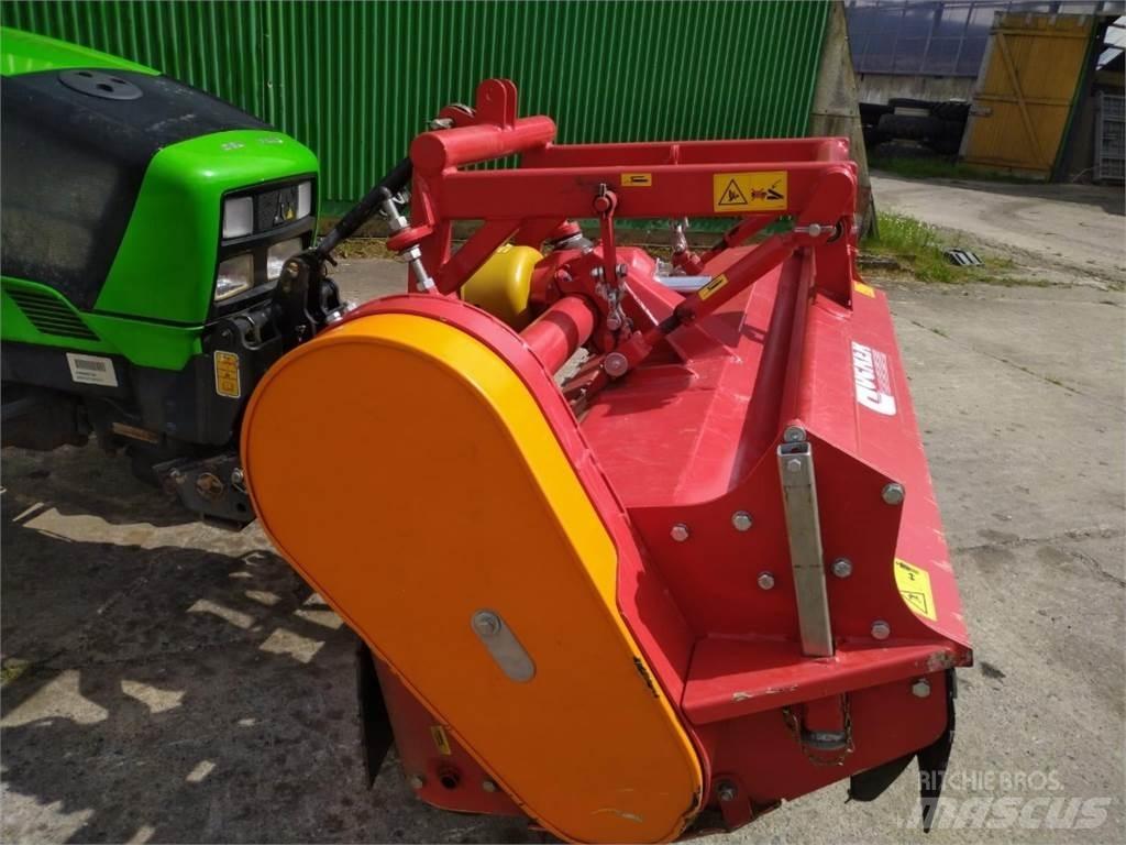 Dücker PMK 18 Alte echipamente pentru nutret
