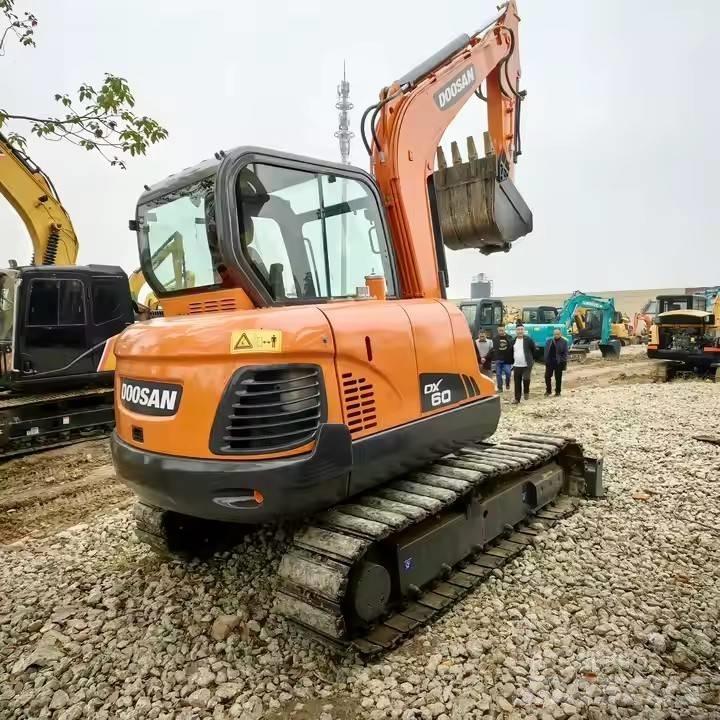 Doosan DX 60 Excavatoare pe șenile
