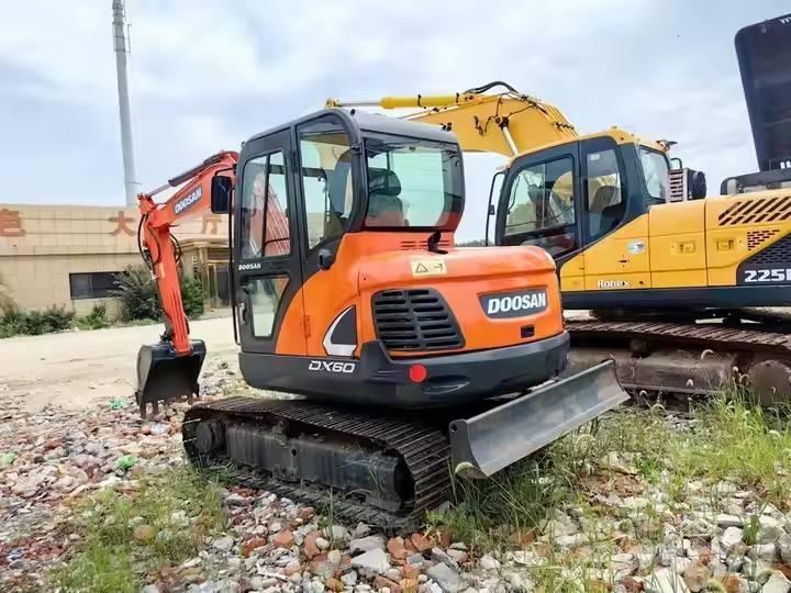 Doosan DX 60 Excavatoare pe șenile
