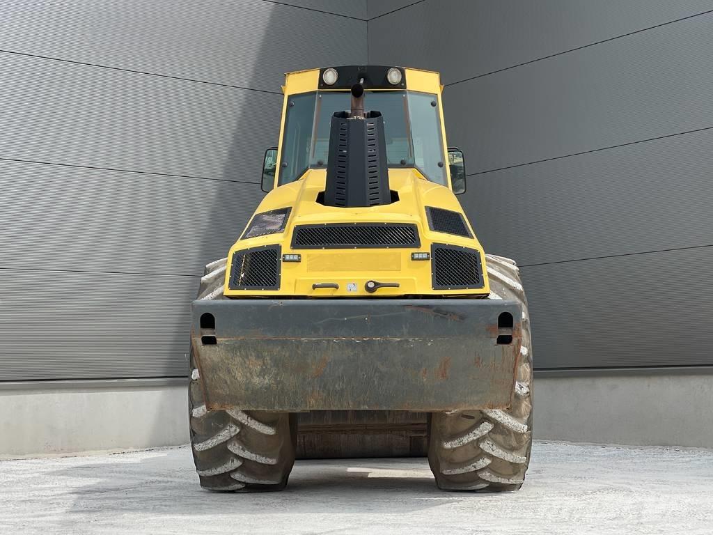 Bomag BW 216 DH-4i Compactoare monocilindrice