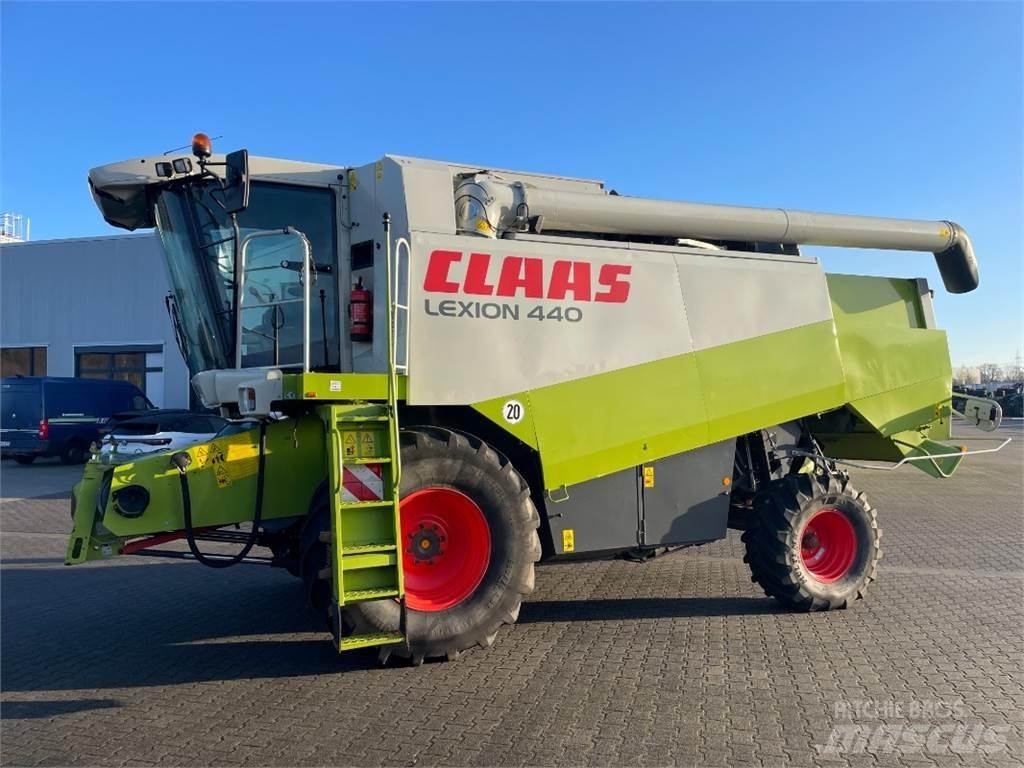 CLAAS Lexion 440 Combine de secerat
