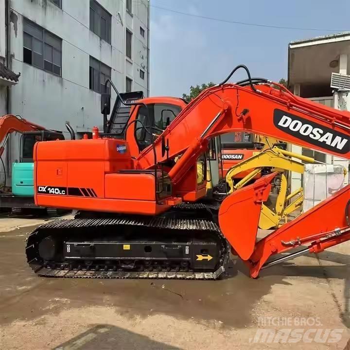 Doosan DX140LC Excavatoare pe șenile
