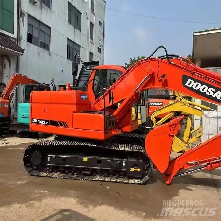 Doosan DX140LC Excavatoare pe șenile

