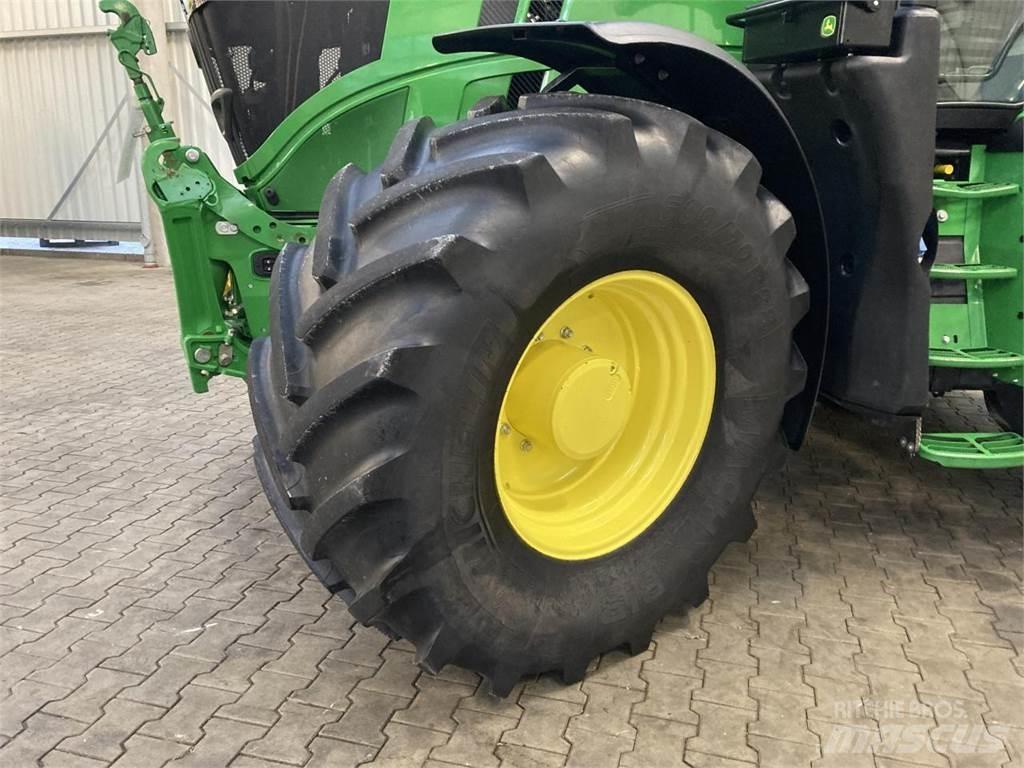 John Deere 6R 215 Tractoare