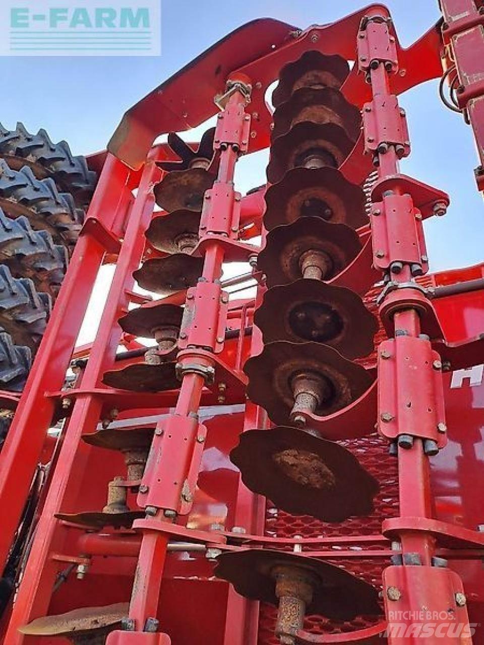 Horsch pronto 9dc Perforatoare