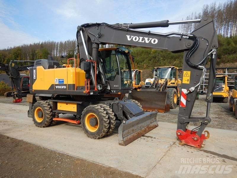 Volvo EW 220 E Excavatoare cu roti