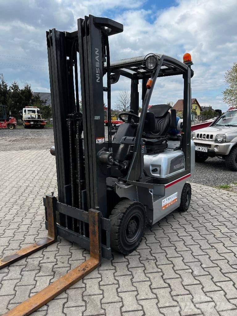 Nissan P1D1A18LQ Stivuitor GPL