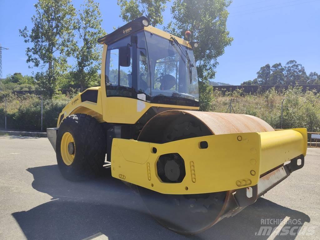 Bomag BW 211 D-50 Cilindri compactori cu roti