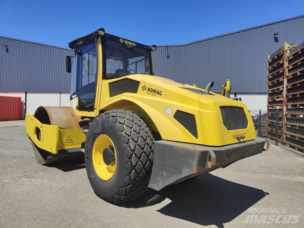 Bomag BW 211 D-50 Cilindri compactori cu roti