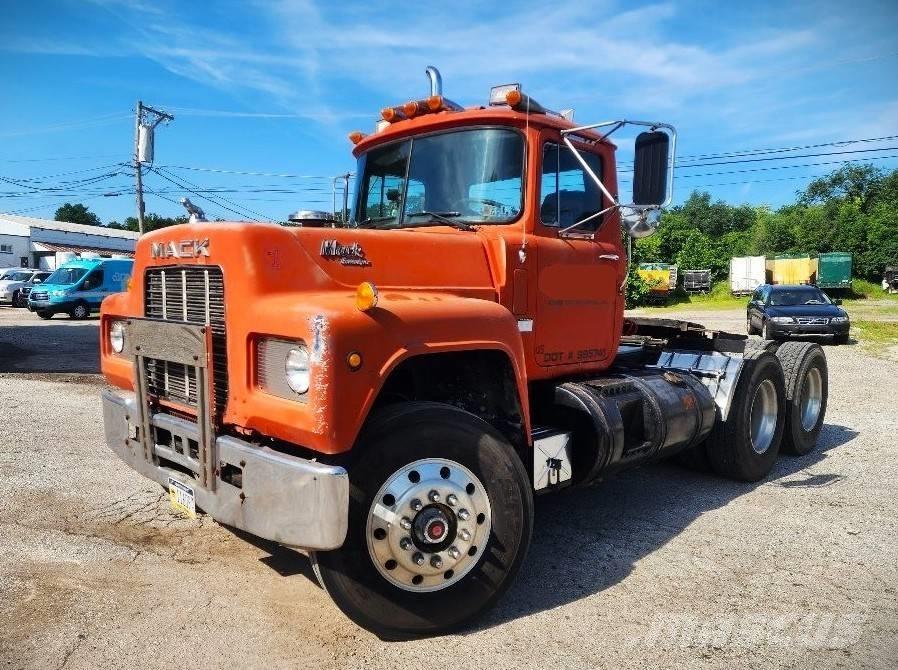 Mack R 688 ST Autotractoare