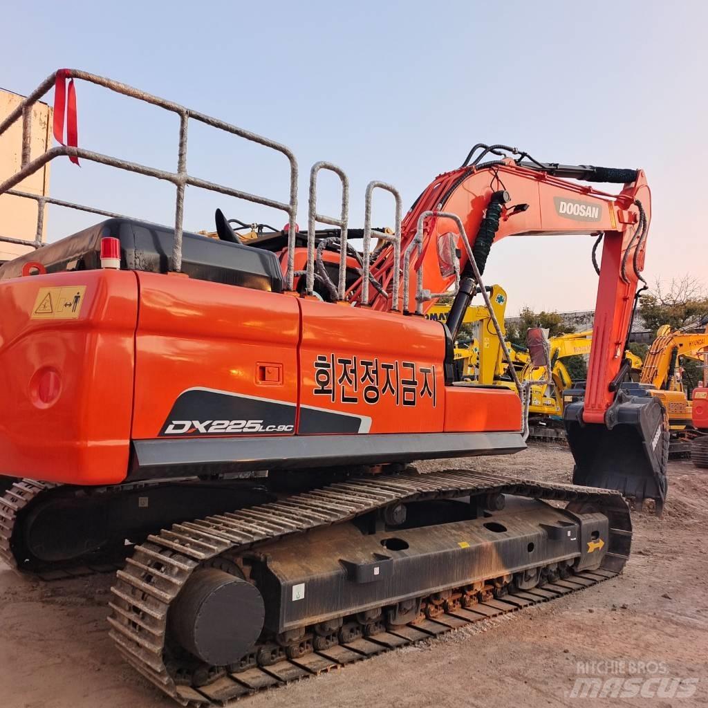 Doosan 225 LC Excavatoare pe șenile

