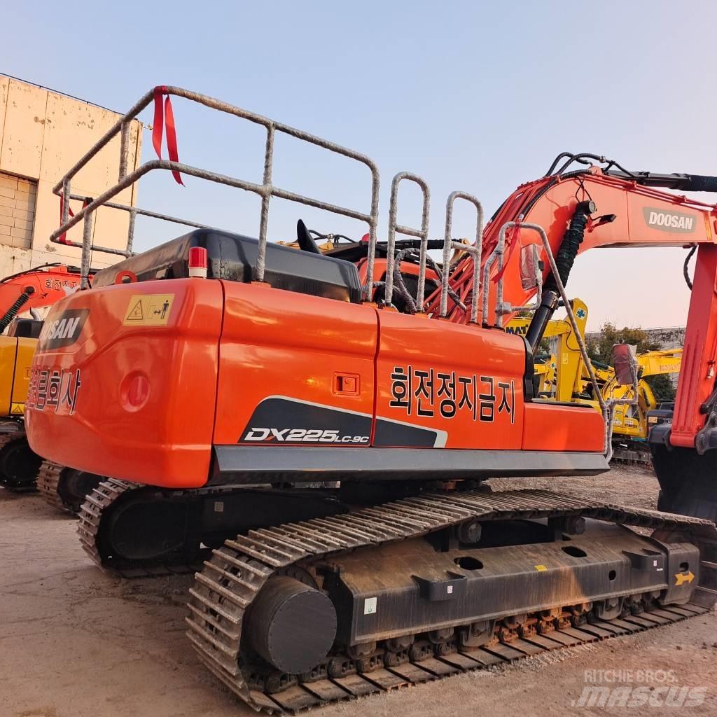 Doosan 225 LC Excavatoare pe șenile
