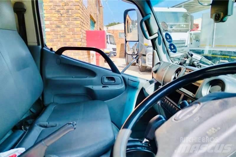 Hino 300 614 Altele