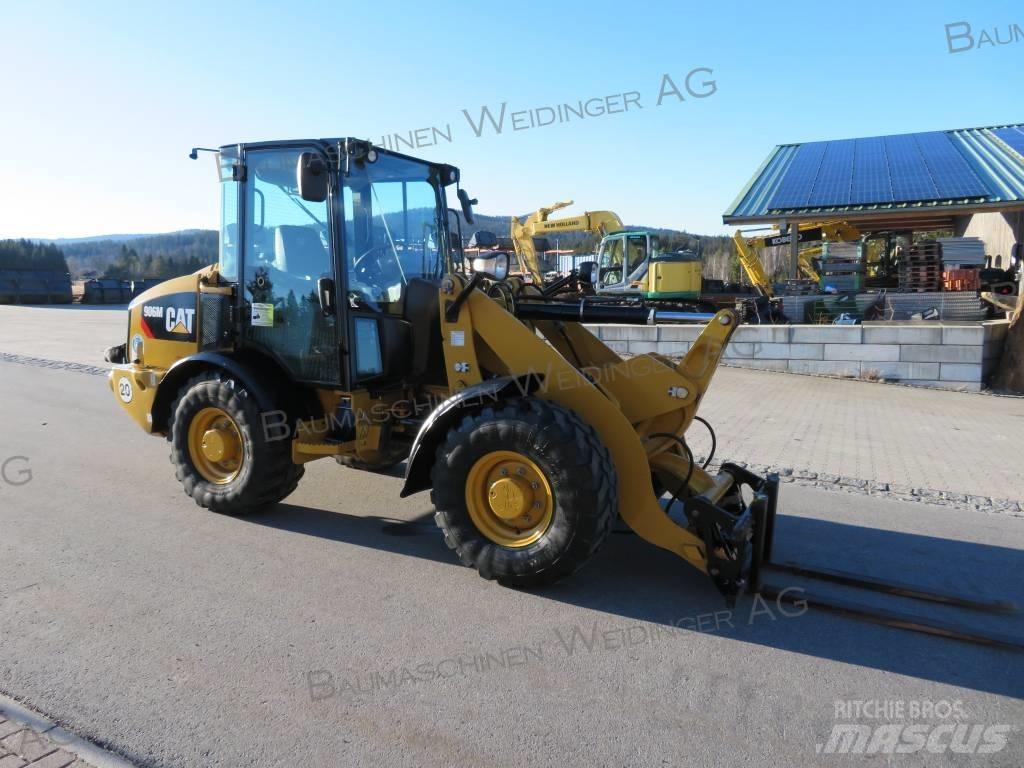 CAT 906M Incarcator pe pneuri