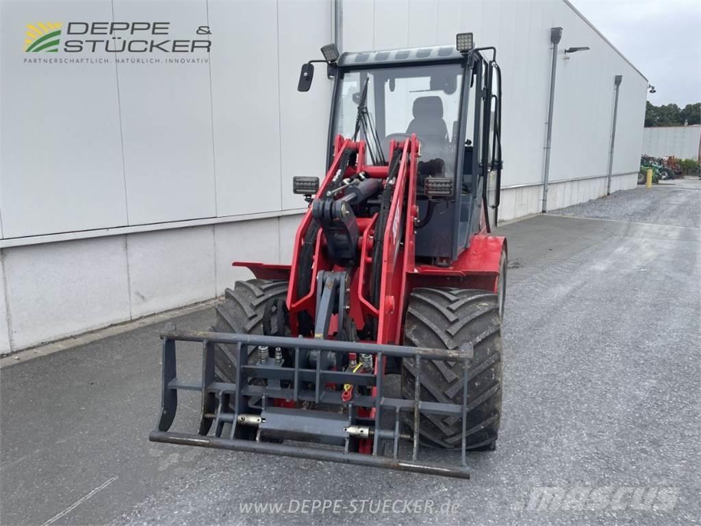 Toyo KU 851 Incarcator pe pneuri