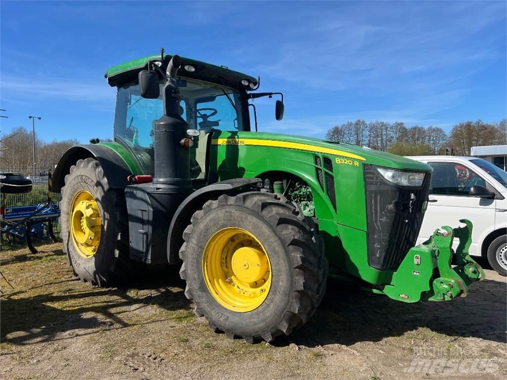 John Deere 8320 R Tractoare