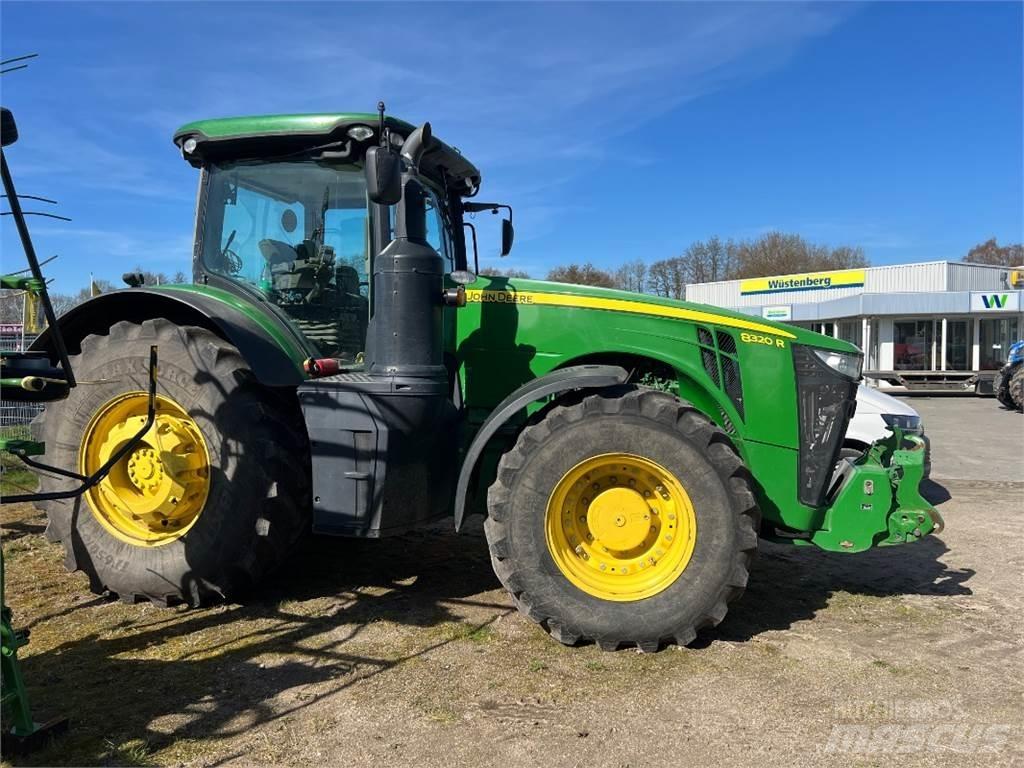 John Deere 8320 R Tractoare