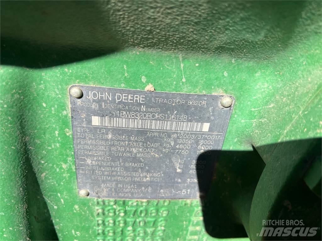 John Deere 8320 R Tractoare