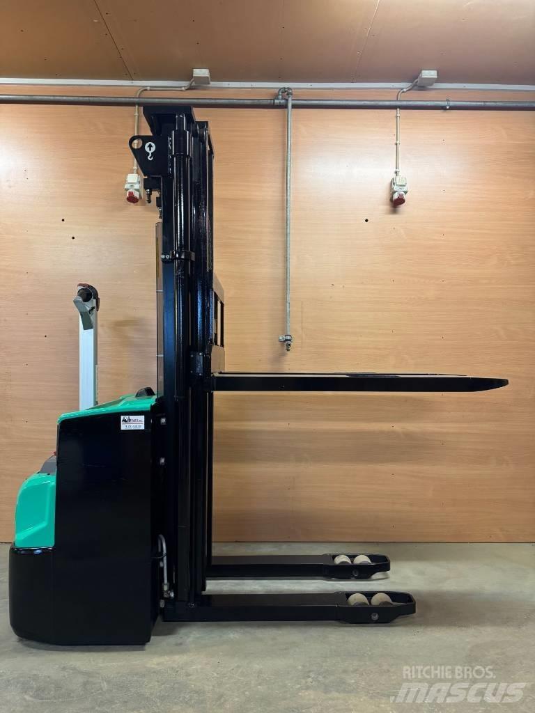 Mitsubishi SBP 12 N2 Transpaleta manuala