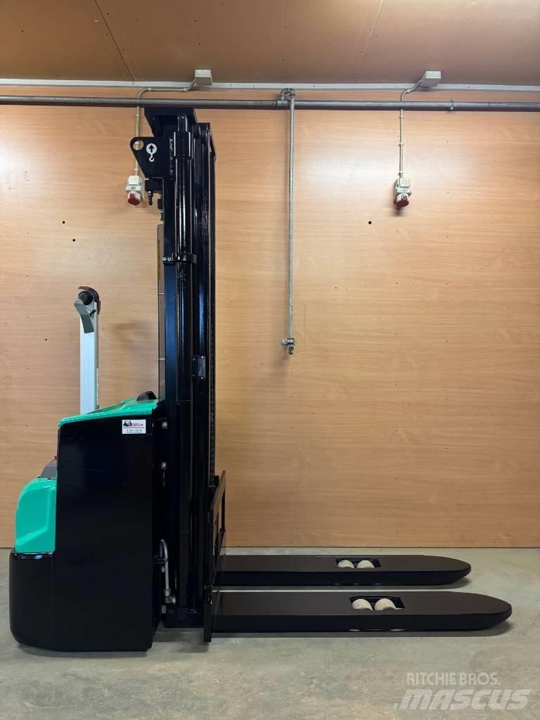 Mitsubishi SBP 12 N2 Transpaleta manuala