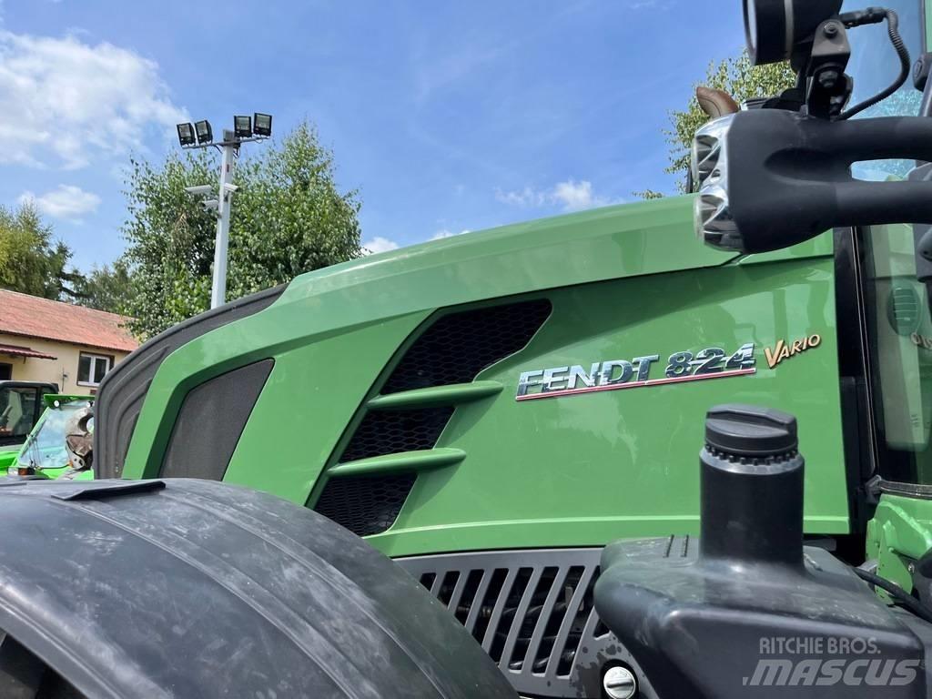 Fendt 824 VARIO Tractoare