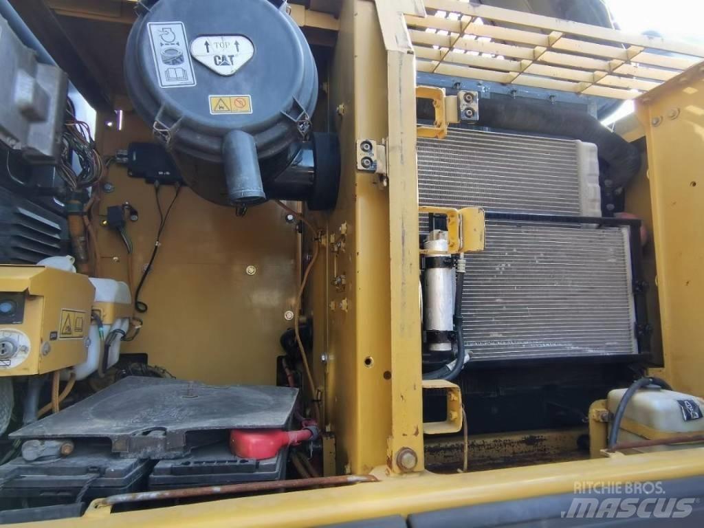 CAT 320 Excavatoare 7t - 12t