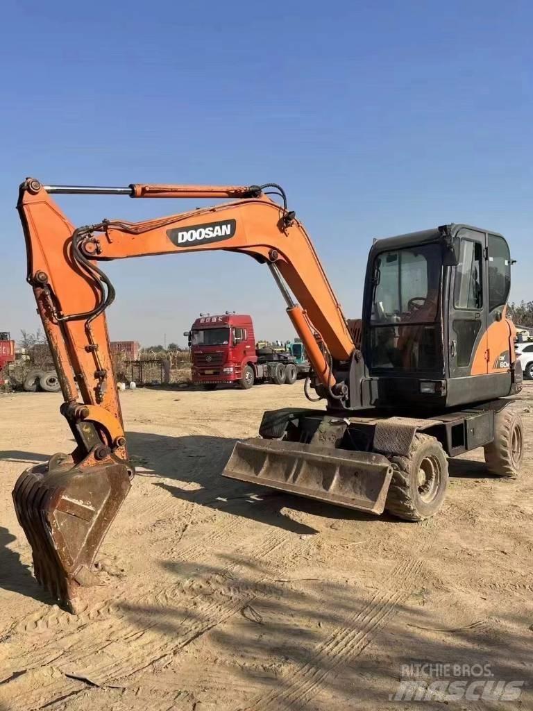 Doosan DX60W Excavatoare cu roti