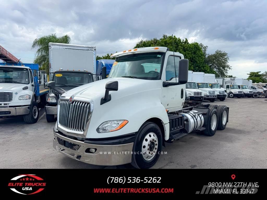 International LT Autotractoare