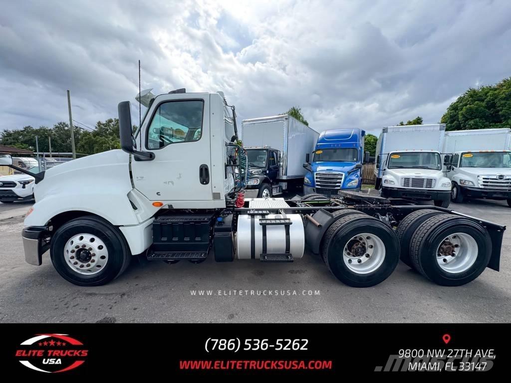 International LT Autotractoare