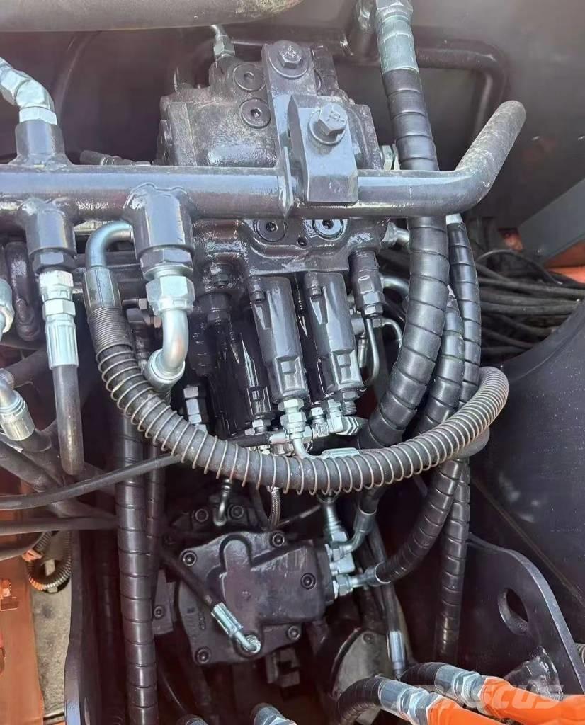 Hitachi 70 Excavatoare pe șenile
