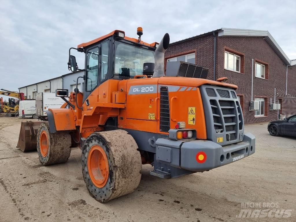 Doosan DL 200-3 Incarcator pe pneuri