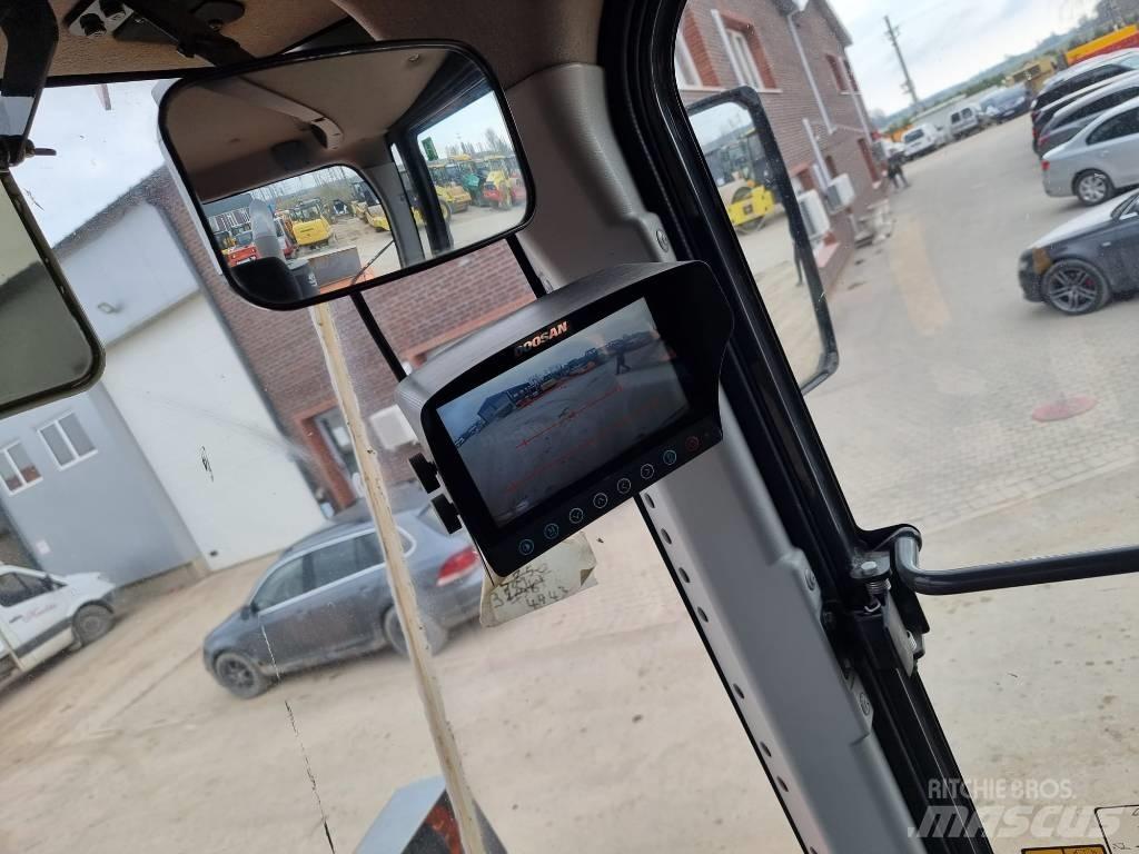 Doosan DL 200-3 Incarcator pe pneuri