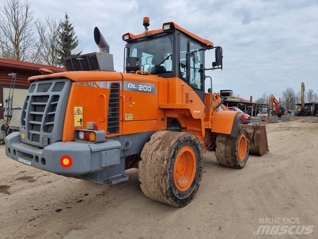 Doosan DL 200-3 Incarcator pe pneuri