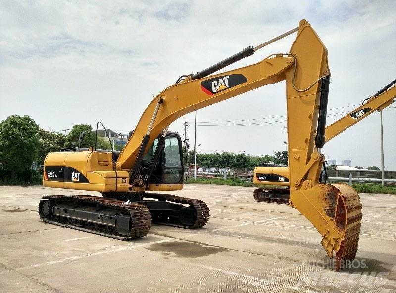 CAT 323 Excavatoare pe șenile
