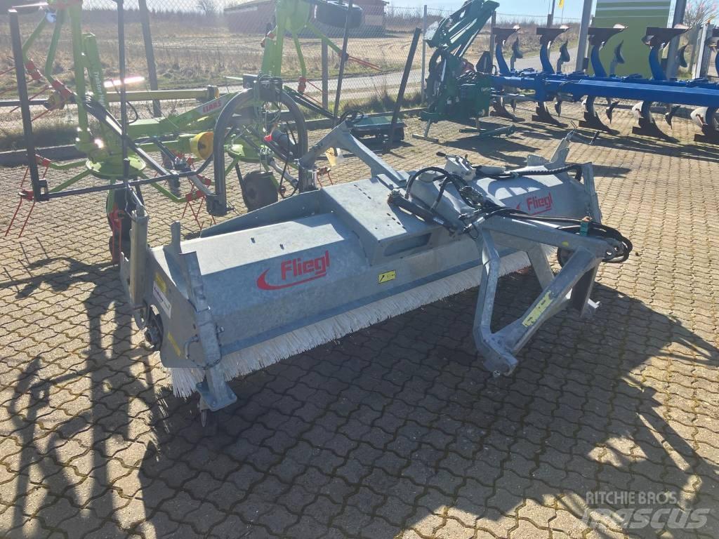 Fliegl Kost 2,8 m. Alte accesorii tractor