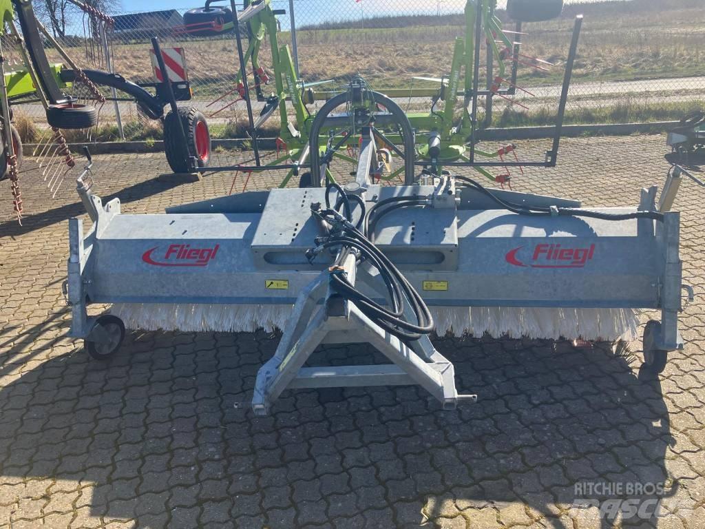 Fliegl Kost 2,8 m. Alte accesorii tractor