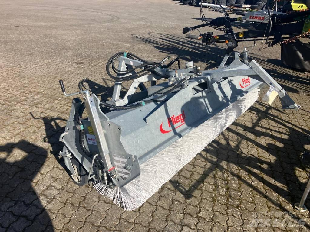 Fliegl Kost 2,8 m. Alte accesorii tractor