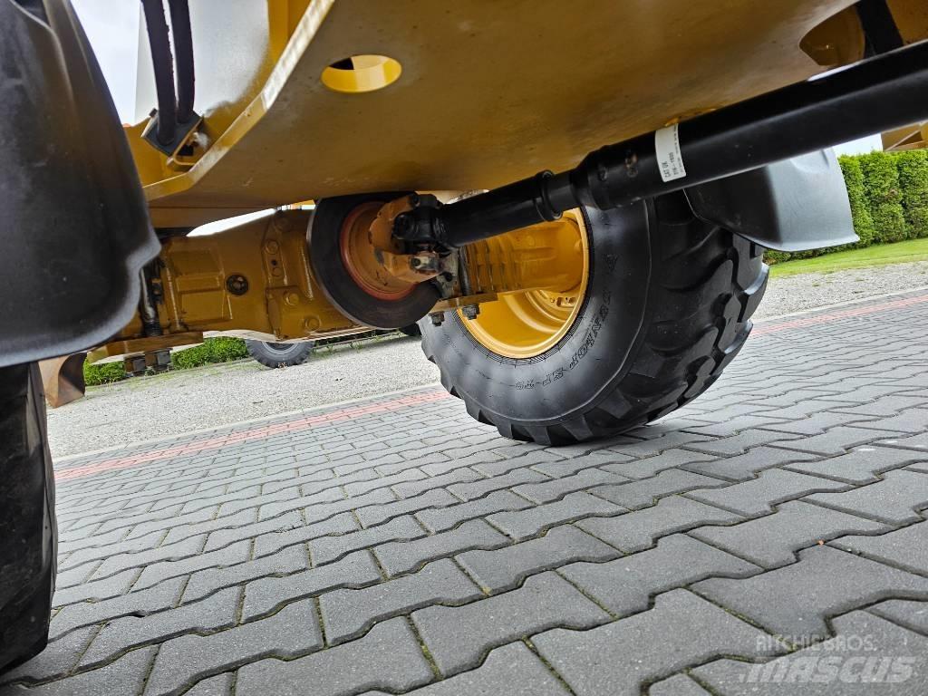 CAT 906 M Incarcator pe pneuri