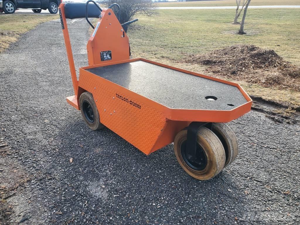 Taylor-Dunn SC100 Camioane de tractiune