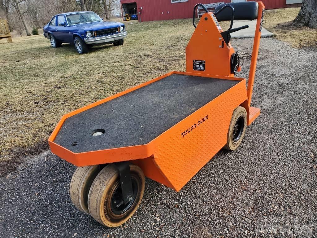 Taylor-Dunn SC100 Camioane de tractiune