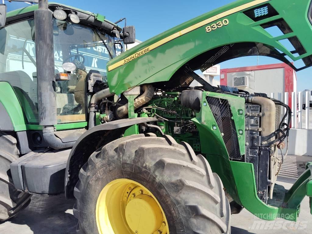 John Deere 8330 Tractoare