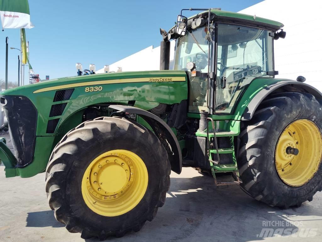 John Deere 8330 Tractoare
