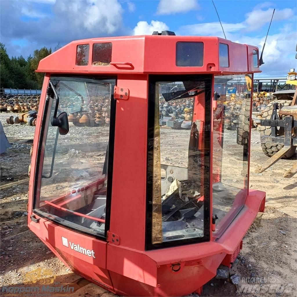 Valmet 941 Cabine si interior